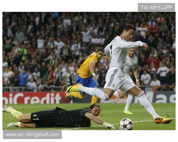 皇马主席弗洛伦蒂诺与尤文主席赛前互赠礼物展现高尚体育精神