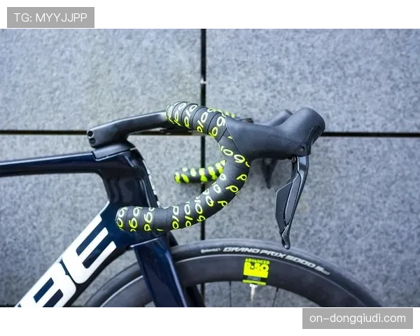 官方：沧州雄狮签下自由身的荷兰中卫范德霍恩，填补后防空缺